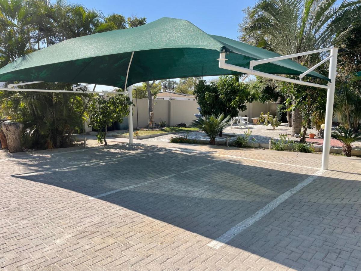Отель Ry Courtyard Oshakati Экстерьер фото