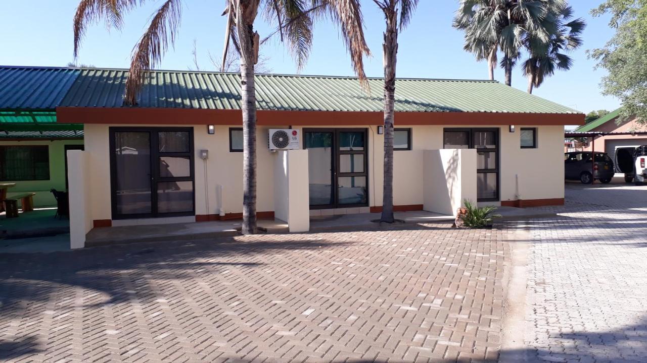 Отель Ry Courtyard Oshakati Экстерьер фото