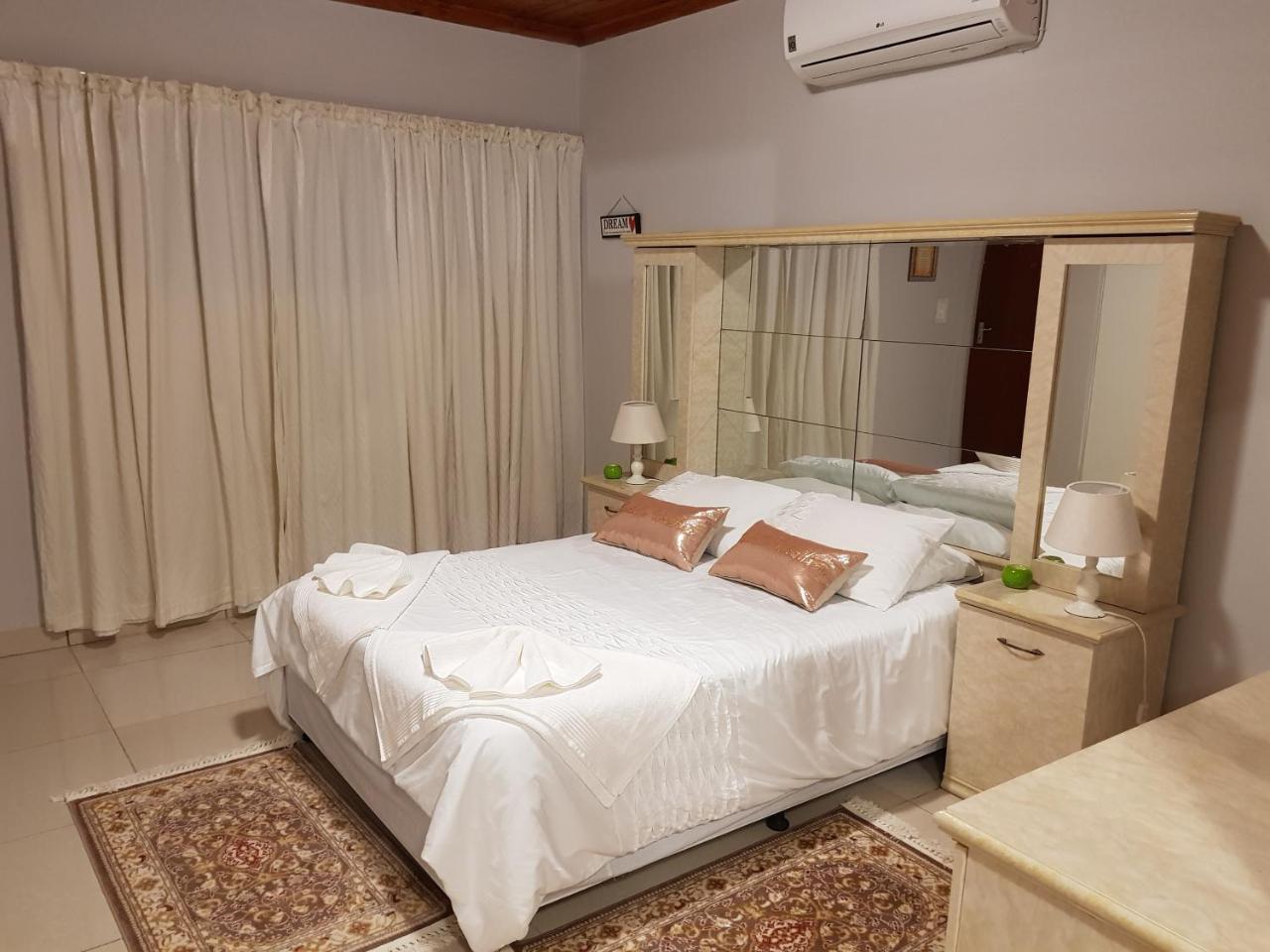 Отель Ry Courtyard Oshakati Экстерьер фото